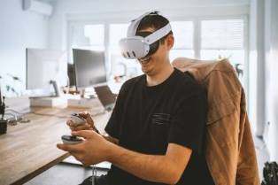 5 Transformative Tech Trends Shaping the Landscape of Fashion