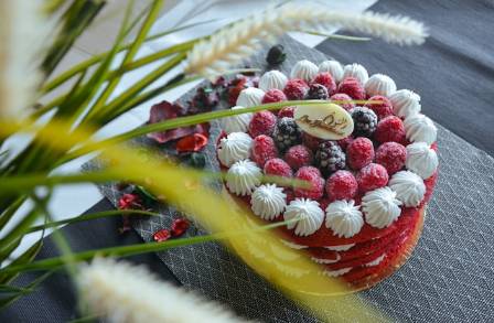How to Decorate a Cake Like an Artist