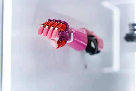 AI Bionic Hand Brings Human-Like Movement Closer