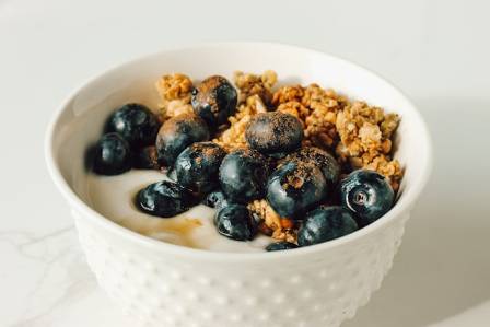 Fresh Fruit and Greek Yogurt Parfaits
